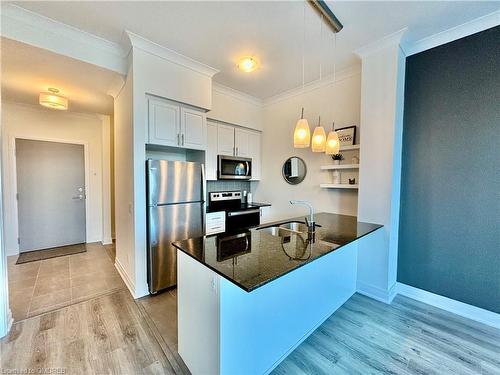 646-16 Concord Place, Grimsby, ON - Indoor Photo Showing Kitchen With Stainless Steel Kitchen With Double Sink With Upgraded Kitchen