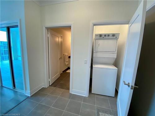 646-16 Concord Place, Grimsby, ON - Indoor Photo Showing Laundry Room