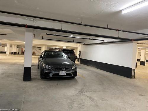 646-16 Concord Place, Grimsby, ON - Indoor Photo Showing Garage