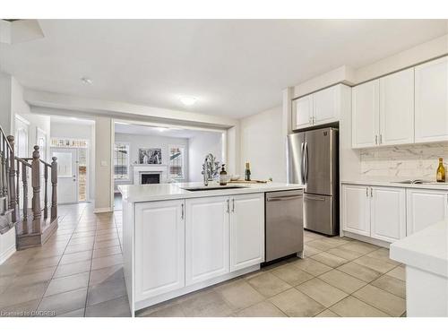 4-4021 Phoenix Way, Oakville, ON - Indoor Photo Showing Kitchen With Stainless Steel Kitchen