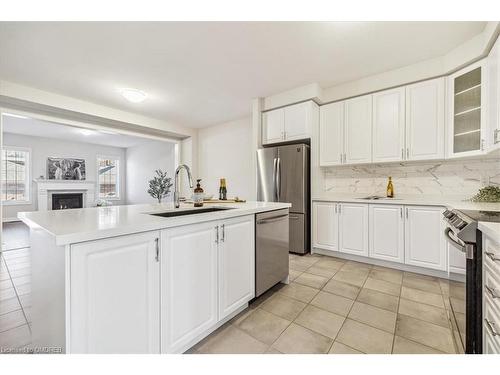 4-4021 Phoenix Way, Oakville, ON - Indoor Photo Showing Kitchen With Stainless Steel Kitchen With Upgraded Kitchen