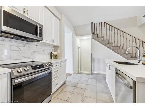 4-4021 Phoenix Way, Oakville, ON - Indoor Photo Showing Kitchen With Upgraded Kitchen