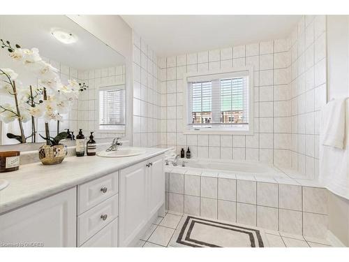 4-4021 Phoenix Way, Oakville, ON - Indoor Photo Showing Bathroom