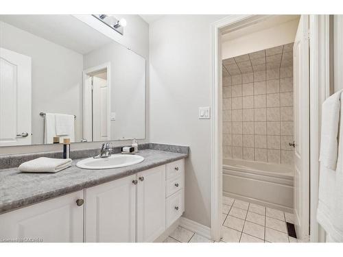 4-4021 Phoenix Way, Oakville, ON - Indoor Photo Showing Bathroom