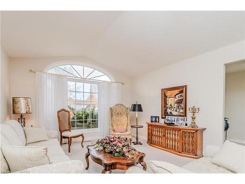 6 Knotty Pine Trail, Huntsville, ON - Indoor Photo Showing Living Room