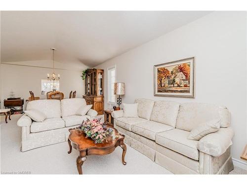 6 Knotty Pine Trail, Huntsville, ON - Indoor Photo Showing Living Room