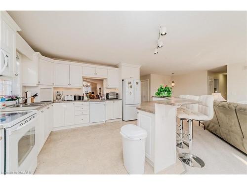 6 Knotty Pine Trail, Huntsville, ON - Indoor Photo Showing Kitchen