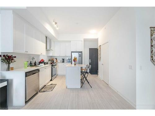 216-55 Duke Street W, Kitchener, ON - Indoor Photo Showing Kitchen