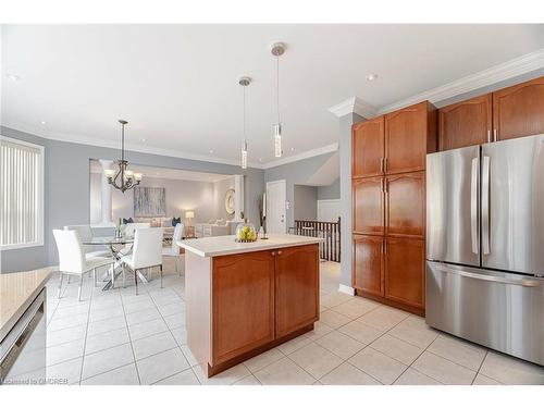 1026 Laidlaw Drive, Milton, ON - Indoor Photo Showing Kitchen