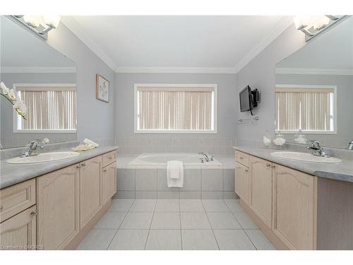 1026 Laidlaw Drive, Milton, ON - Indoor Photo Showing Bathroom