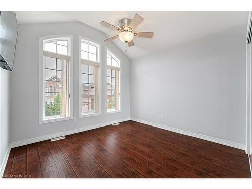 1026 Laidlaw Drive, Milton, ON - Indoor Photo Showing Other Room