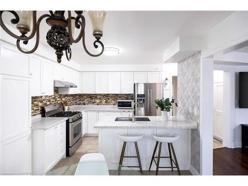 3159 Neyagawa Boulevard, Oakville, ON - Indoor Photo Showing Kitchen With Stainless Steel Kitchen With Upgraded Kitchen