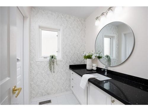 3159 Neyagawa Boulevard, Oakville, ON - Indoor Photo Showing Bathroom