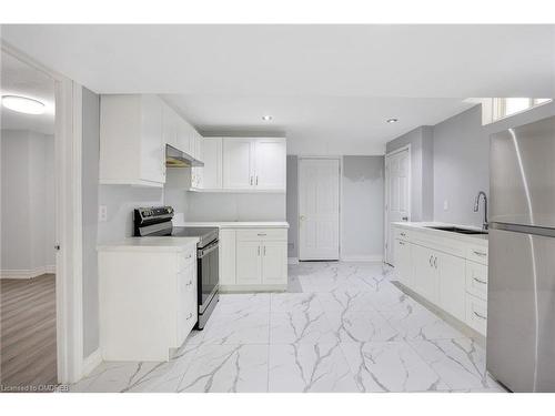 3159 Neyagawa Boulevard, Oakville, ON - Indoor Photo Showing Kitchen