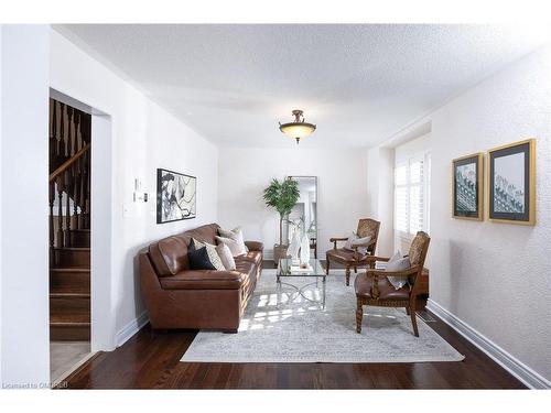 3159 Neyagawa Boulevard, Oakville, ON - Indoor Photo Showing Living Room