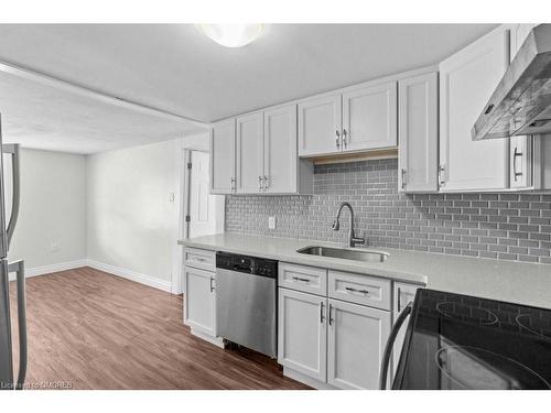 937 Garth Street, Hamilton, ON - Indoor Photo Showing Kitchen With Upgraded Kitchen