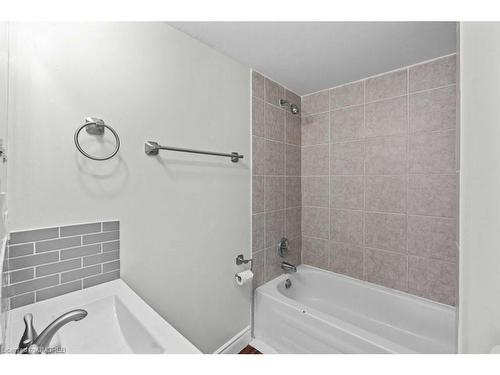 937 Garth Street, Hamilton, ON - Indoor Photo Showing Bathroom