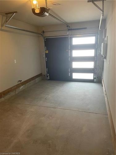 20-294 Vine Street, St. Catharines, ON - Indoor Photo Showing Garage