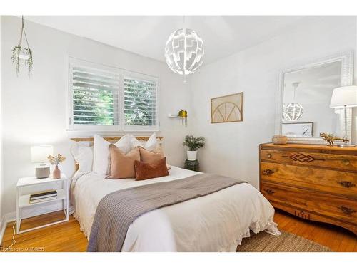 486 Lees Lane, Oakville, ON - Indoor Photo Showing Bedroom