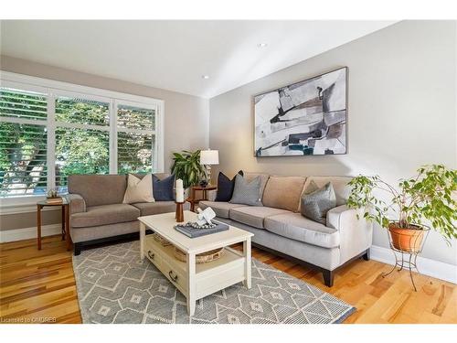 486 Lees Lane, Oakville, ON - Indoor Photo Showing Living Room