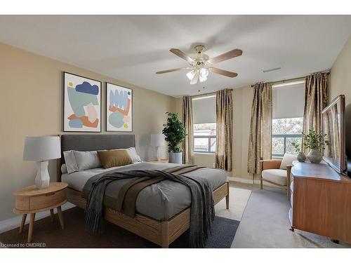 401-8 Main Street E, Dundas, ON - Indoor Photo Showing Bedroom