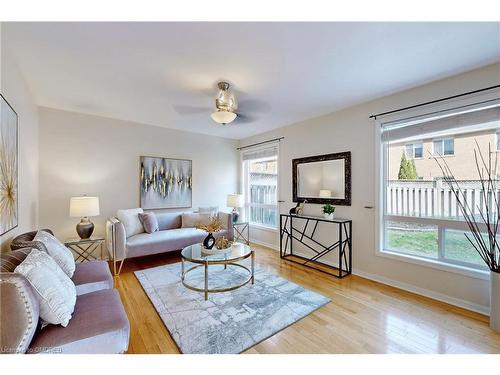 1534 Evans Terrace, Milton, ON - Indoor Photo Showing Living Room