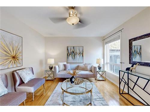 1534 Evans Terrace, Milton, ON - Indoor Photo Showing Living Room