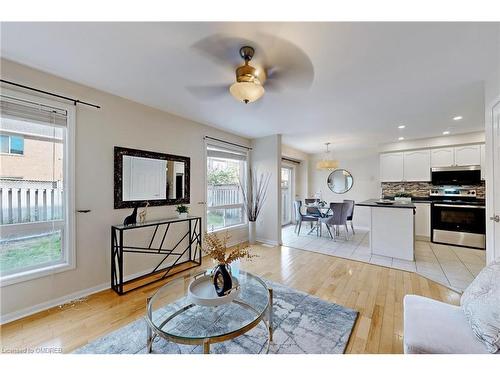 1534 Evans Terrace, Milton, ON - Indoor Photo Showing Living Room