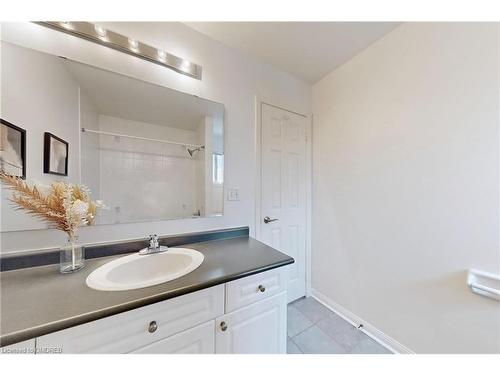 1534 Evans Terrace, Milton, ON - Indoor Photo Showing Bathroom