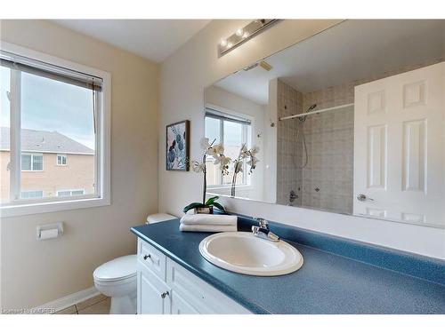 1534 Evans Terrace, Milton, ON - Indoor Photo Showing Bathroom