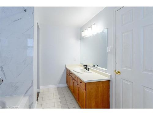 483 Cooper Street, Cambridge, ON - Indoor Photo Showing Bathroom