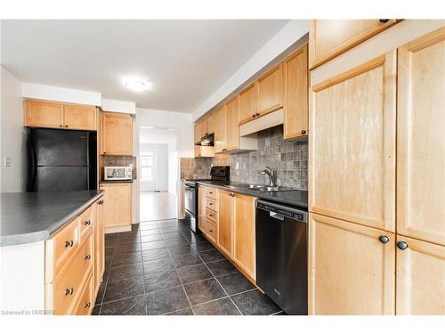 2925 Garnethill Way, Oakville, ON - Indoor Photo Showing Kitchen With Double Sink