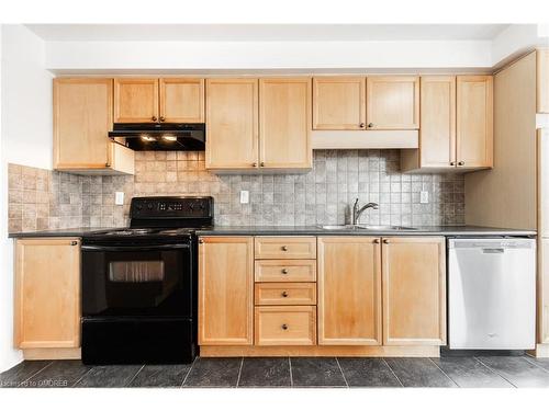 2925 Garnethill Way, Oakville, ON - Indoor Photo Showing Kitchen