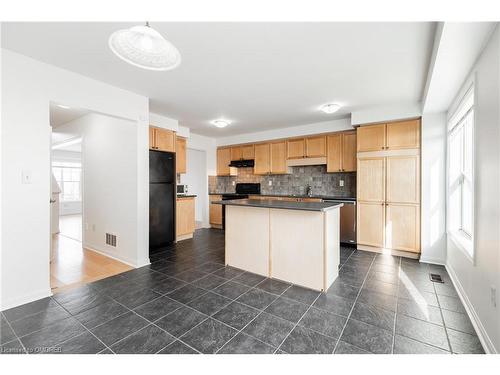 2925 Garnethill Way, Oakville, ON - Indoor Photo Showing Kitchen