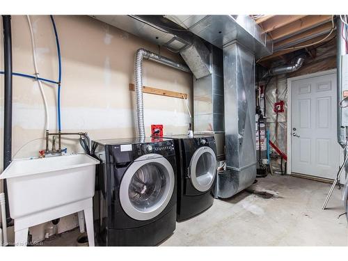 2925 Garnethill Way, Oakville, ON - Indoor Photo Showing Laundry Room