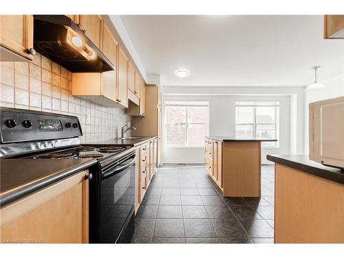 2925 Garnethill Way, Oakville, ON - Indoor Photo Showing Kitchen