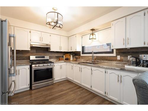 41 Regalview Drive, Stoney Creek, ON - Indoor Photo Showing Kitchen