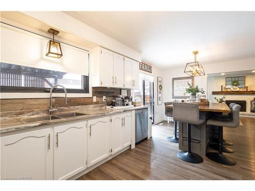 41 Regalview Drive, Stoney Creek, ON - Indoor Photo Showing Kitchen With Double Sink