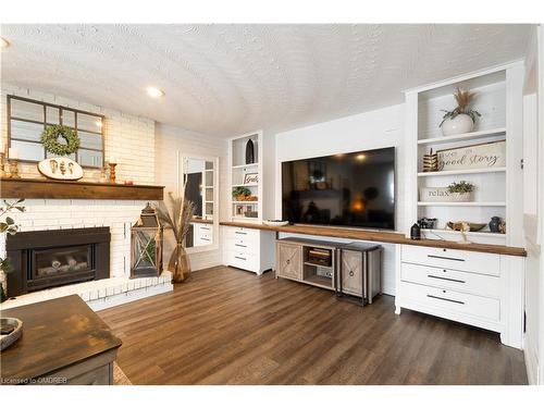 41 Regalview Drive, Stoney Creek, ON - Indoor Photo Showing Living Room With Fireplace