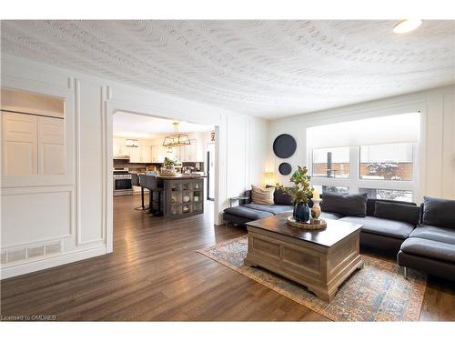 41 Regalview Drive, Stoney Creek, ON - Indoor Photo Showing Living Room