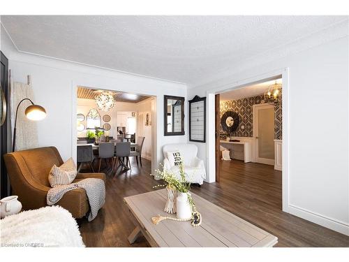 41 Regalview Drive, Stoney Creek, ON - Indoor Photo Showing Living Room