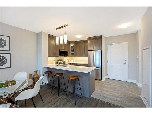 119-830 Megson Terrace, Milton, ON - Indoor Photo Showing Kitchen