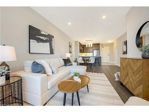 119-830 Megson Terrace, Milton, ON - Indoor Photo Showing Living Room