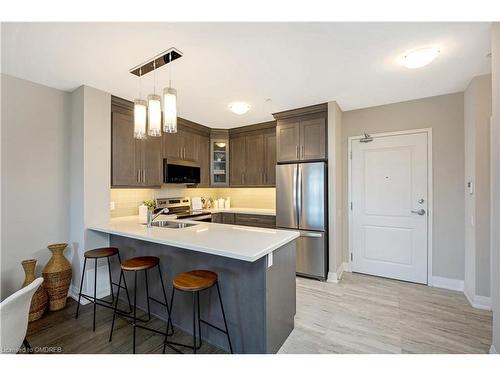 119-830 Megson Terrace, Milton, ON - Indoor Photo Showing Kitchen With Upgraded Kitchen