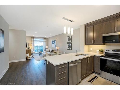 119-830 Megson Terrace, Milton, ON - Indoor Photo Showing Kitchen With Double Sink