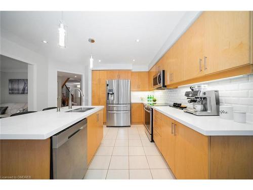 11 Kersey Crescent, Courtice, ON - Indoor Photo Showing Kitchen With Upgraded Kitchen