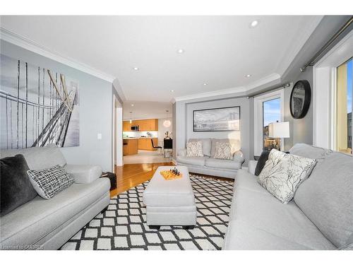 11 Kersey Crescent, Courtice, ON - Indoor Photo Showing Living Room