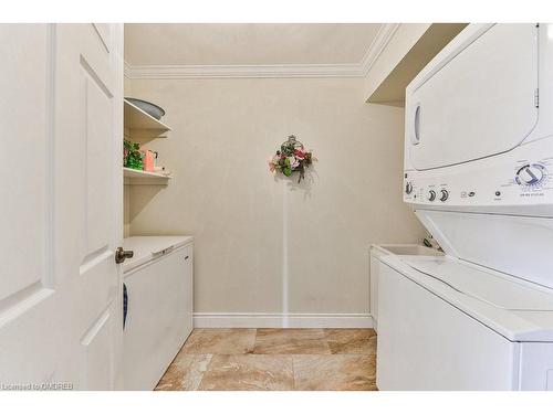 301-2175 Marine Drive, Oakville, ON - Indoor Photo Showing Laundry Room