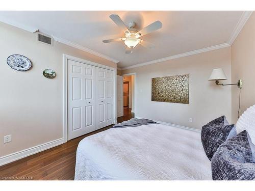 301-2175 Marine Drive, Oakville, ON - Indoor Photo Showing Bedroom