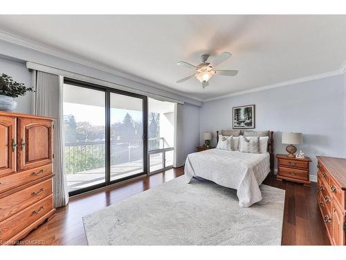 301-2175 Marine Drive, Oakville, ON - Indoor Photo Showing Bedroom